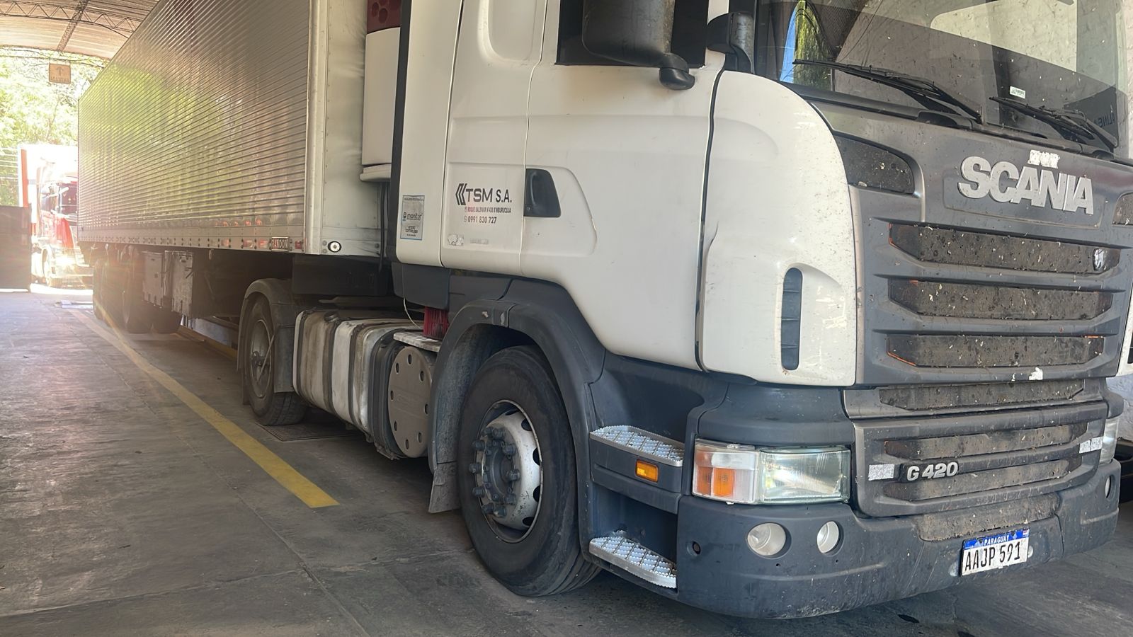 Equipo técnico realizando inspección vehicular
