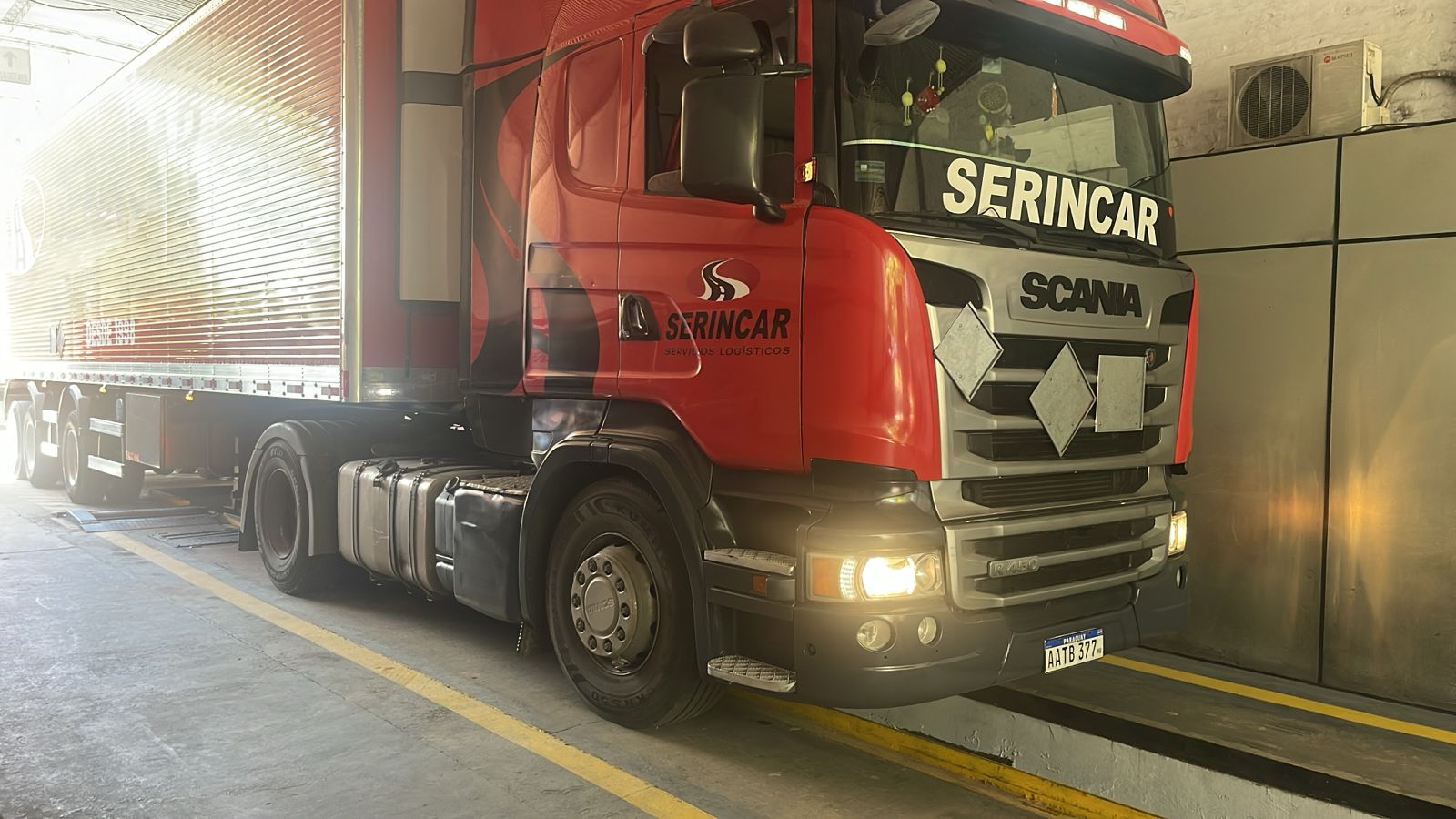 Personal certificado atendiendo a conductores